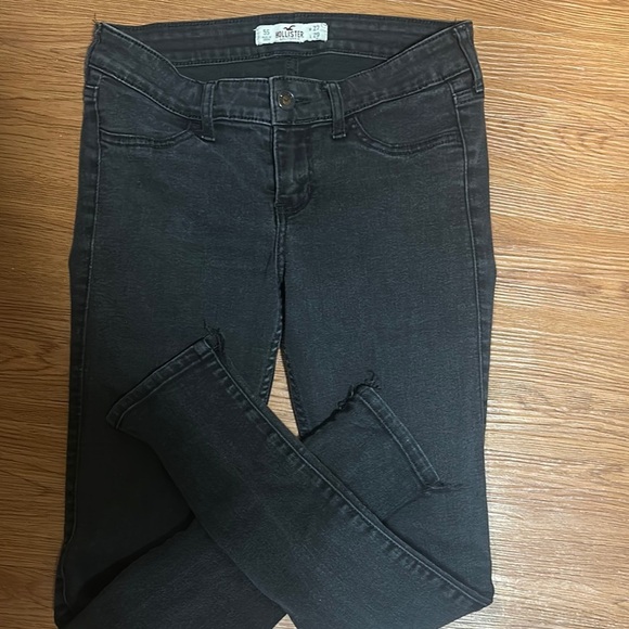 Hollister Black Skinny Jeans Classic Style Size 5S W-27 L-29
Great Condition - Picture 1 of 8